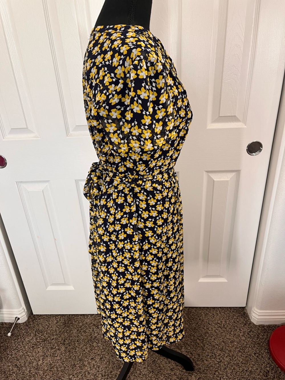 MSK Floral Midi Dress Size 12 Black Yellow White Floral V-Neck - Picture 6 of 11